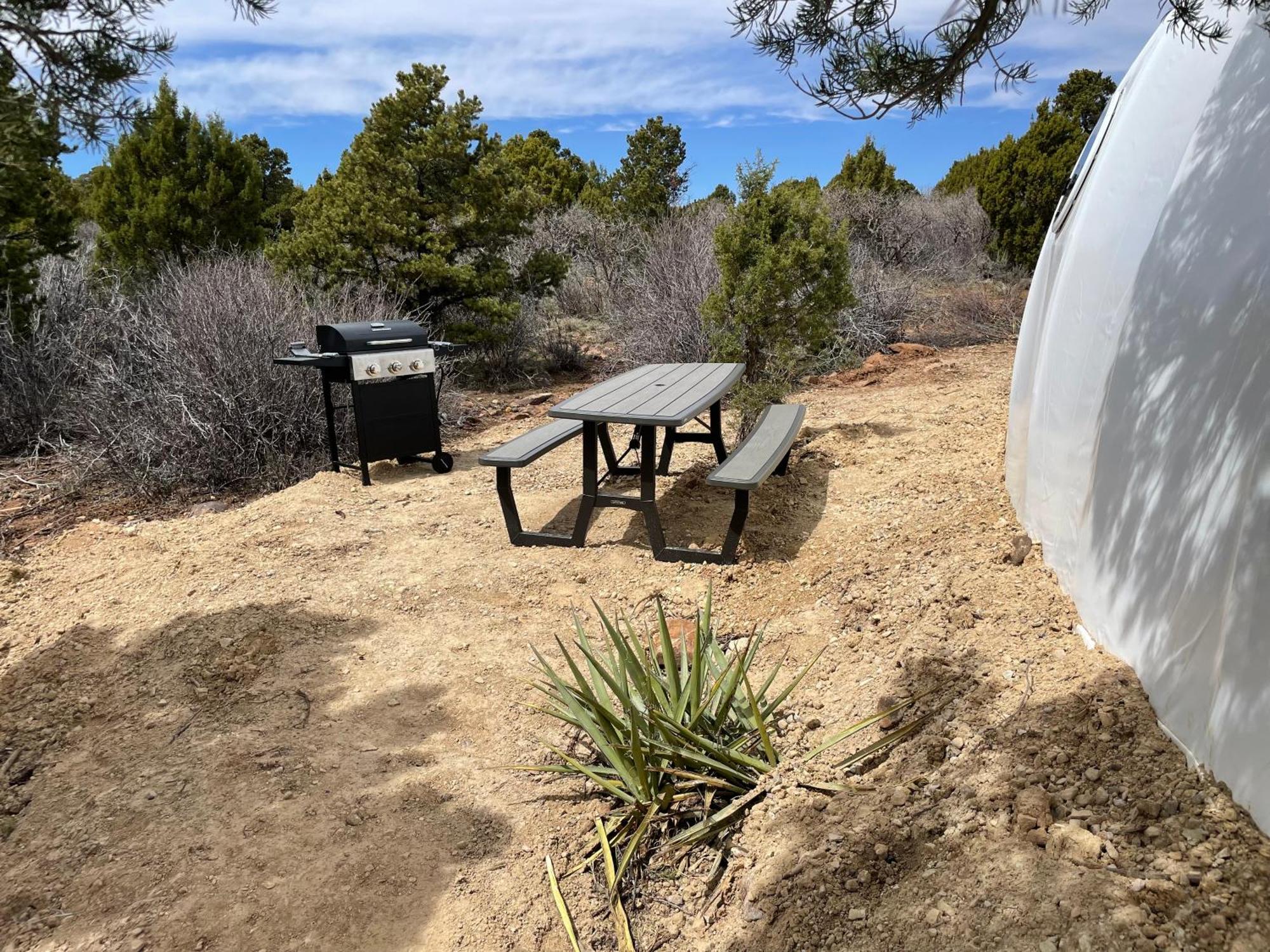 Canyon Rim Domes - A Luxury Glamping Experience!! Monticello Buitenkant foto